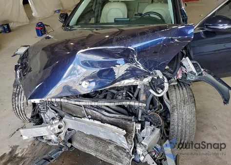 2016 Mercedes-Benz C 300 z USA, uszkodzony, nr VIN 55SWF4JB5GU111489